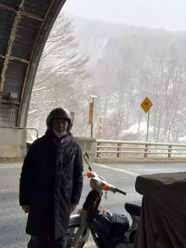 「ピエール瀧＆銀シャリ・鰻。さらば原チャリ！　俺たちの50cc愛メモリーズ」の画像