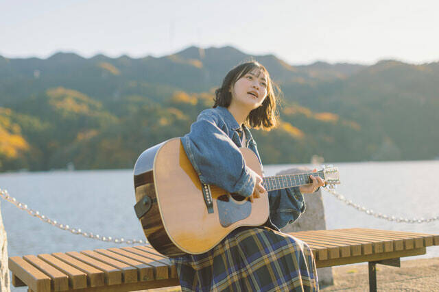 「イキヅライブ！ LOVELIVE! BLUEBIRD」で麻布麻衣役の声優を務める遠藤璃菜が初のデジタル写真集を発売！「撮影で制服を着て、1日だけJKに戻れた気がして楽しかったです！」