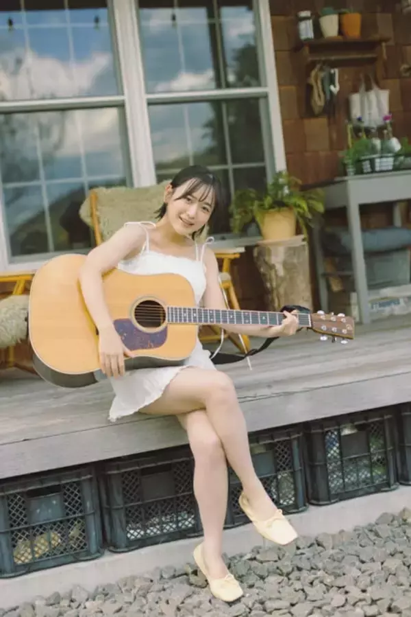 「「イキヅライブ！ LOVELIVE! BLUEBIRD」で麻布麻衣役の声優を務める遠藤璃菜が初のデジタル写真集を発売！「撮影で制服を着て、1日だけJKに戻れた気がして楽しかったです！」」の画像