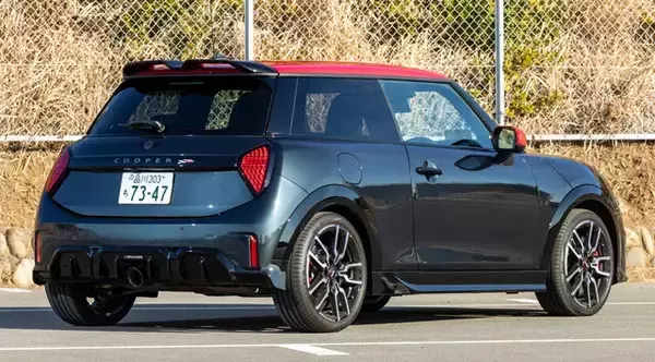 「日本で愛され続けて10年。新たなトップ輸入モデルを公道取材！　ミニ ジョンクーパーワークス"究極のゴーカート感"にドハマり！」の画像