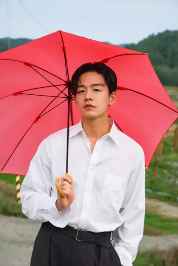 「秋元康プロデュースのSHOW-WAが初のカレンダーブック発売！「アラフォーの僕らが出せるとは思わなかったです！」」の画像