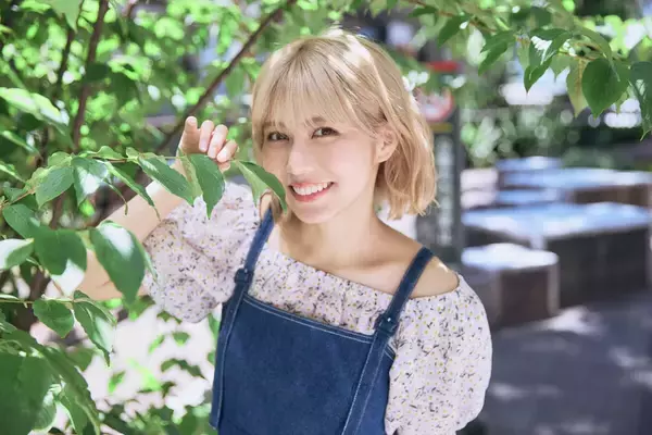 鈴木萌花のデジタル写真集がマンスリー3位に！ アイドルからのリスタート、今後は「歌のおねえさん」に挑戦？