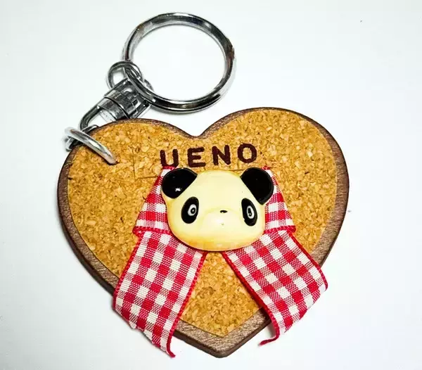 「昭和・平成の定番おみやげ 上野動物園のパンダキーホルダー【山下メロの平成レトロ遺産：104】」の画像