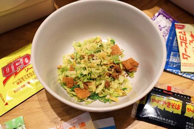 【オールスターカップ焼きそば】連載300回記念！　人気カップ焼きそばの素材を集結させ究極のカップ焼きそばが大完成！＜野島慎一郎のバカレシピ＞