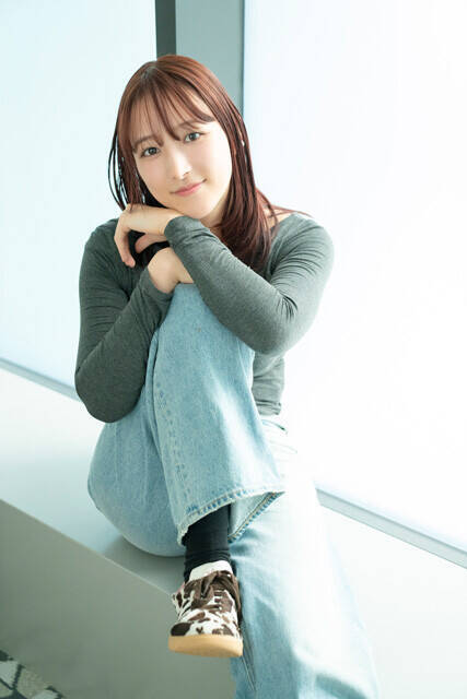 美人すぎるラジオDJとして話題を呼んだタレント・山崎あみが語る初グラビアの記憶「自分の脚がセクシーだという感覚はなかったけど、そうか、これが武器になるんだなって」