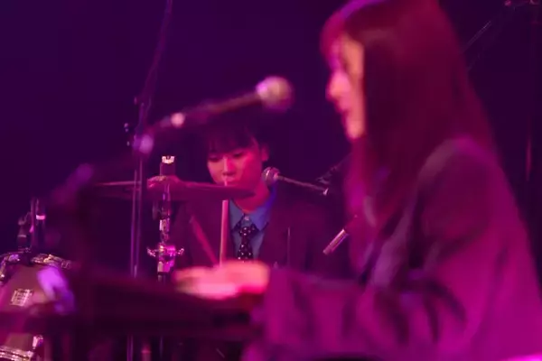 「ゴスペルやブラックミュージックをルーツに持つ平均年齢18才バンド・No.MENの魅力に迫る「日に日に聴く音楽が変わったり、受験を控えるメンバーがいたり、目まぐるしく変化しながら音楽制作を続けています」」の画像
