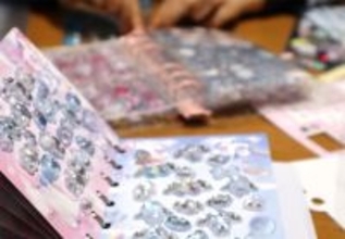 転売や模造シールにまで手を出して...。ボンドロブームを過熱させる親たちによる「代理戦争」