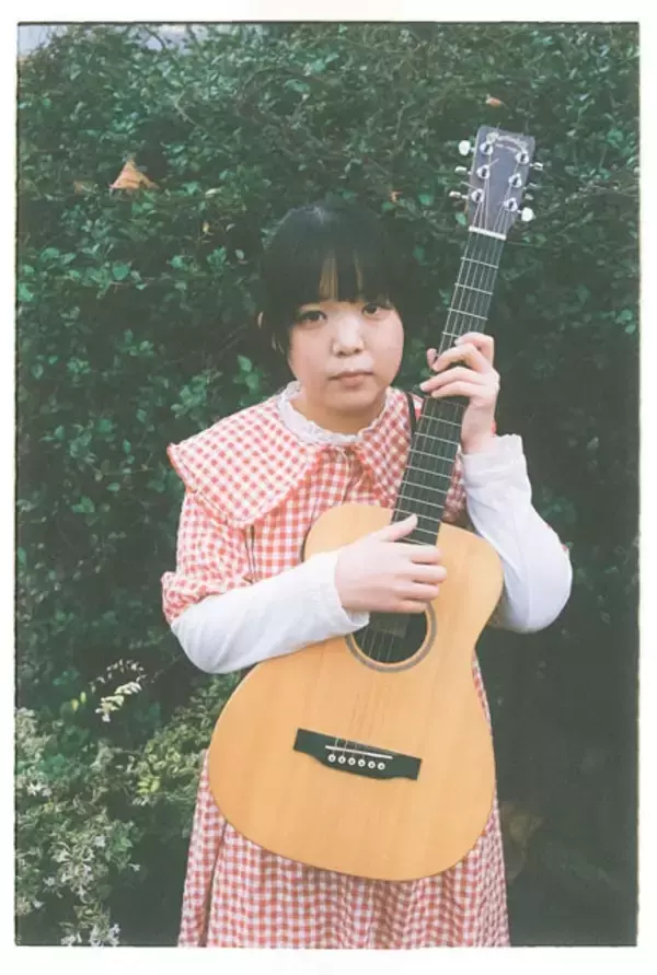 "令和のたま"の異名を持つソロシンガーはラブホの清掃員!?　2025年最もバズったインディーズアーティスト・古山菜の花「自分がいいと思う音楽を作り続けようという姿勢は、ずっと変わらないです」