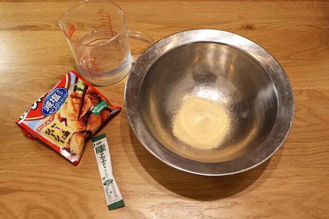 【唐揚げ粉もんじゃ】小麦粉の代わりに唐揚げ粉を使ったスパイシー系のもんじゃ焼き。おつまみにも最適な酒ドロボーです！＜野島慎一郎のバカレシピ＞