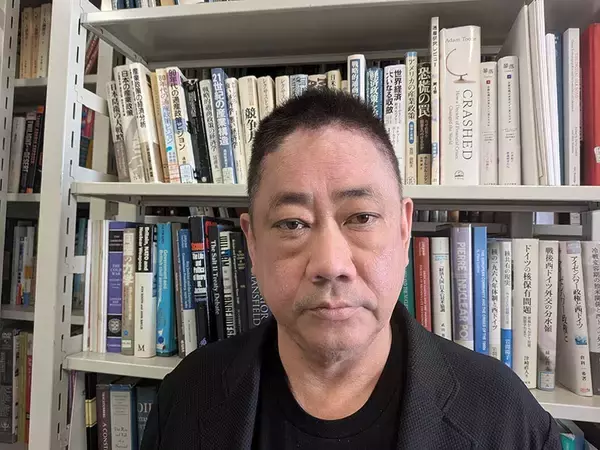 「贅沢」を求める人の心が多くの産業を生み出した歴史をたどり、消費文化の今後を占う！『贅沢と欲望の経営史 あなたはなぜ今日もスタバに行ってしまうのか』（著：坂出 健）