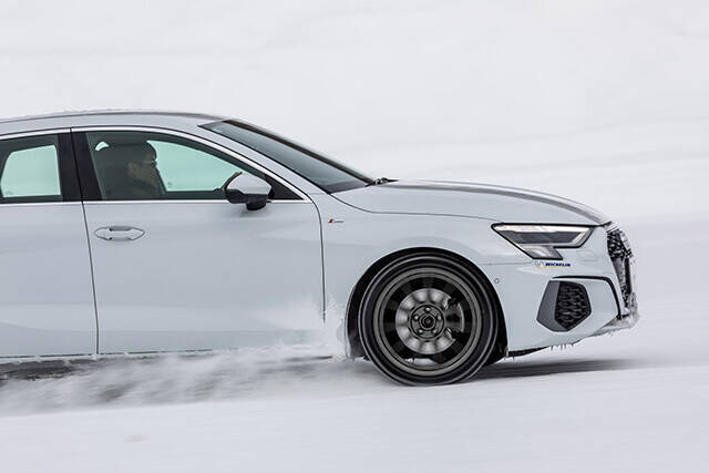 極寒の北海道で試す！　超最新「オールシーズンタイヤ」実力リポート