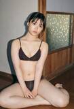 「尾茂井奏良（おもい・そら）が週刊プレイボーイ初登場！　高校最後の夏をノスタルジックな民宿で撮影「ポージングに自信がなかったので本屋さんやSNSでグラビアを勉強してきました！」」の画像1