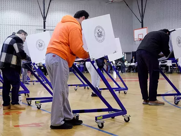 「史上初のイスラム教徒市長、ゾーラン・ マムダニを選んだニューヨーク市民の本音」の画像