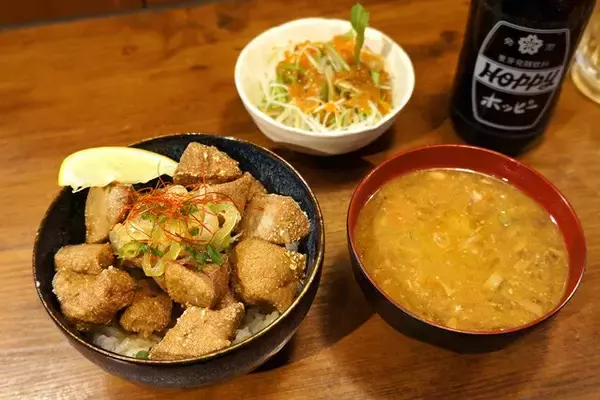 「【朝締め豚レバの唐揚げ丼】地元エリアで見つけた昼飲み天国で、絶品レバー丼の幸せに おぼれる：パリッコ『今週のハマりめし』第222回」の画像
