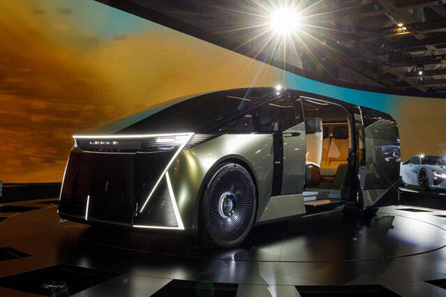 超ド級スポーツカーに6輪車も！　本家選考委員が勝手に決める"週プレやりすぎカー・オブ・ザ・イヤー2025"