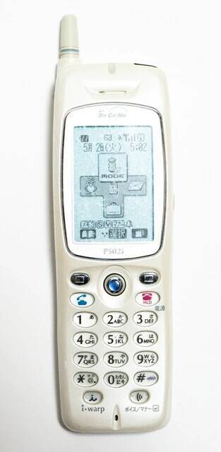 「FOMA」がついに停波、さよなら、iモード！　今こそ振り返りたい平成のガラケーコレクション【山下メロの平成レトロ遺産拡大版：108】