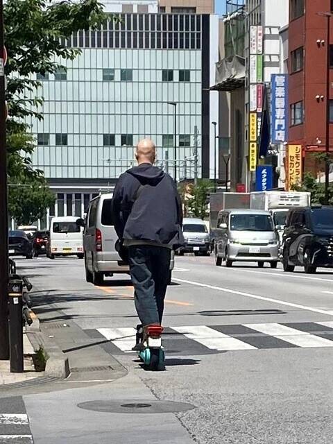 電動キックボード死亡事故と高速侵入で「ノーヘルOK」は本当に許されるのか