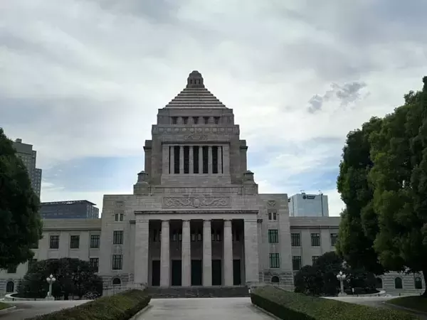 「電動キックボード死亡事故と高速侵入で「ノーヘルOK」は本当に許されるのか」の画像