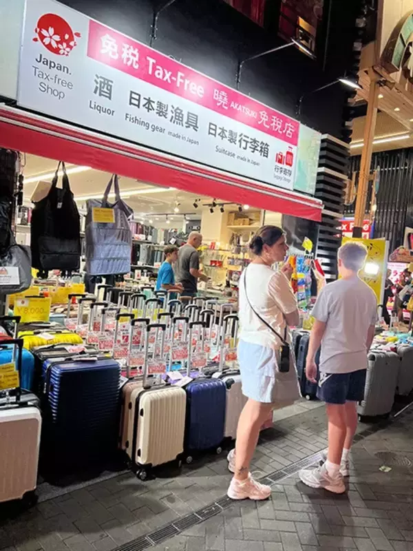 「"中国人観光客が消えた"京都、大阪ミナミ「この夏はどうだった？」」の画像