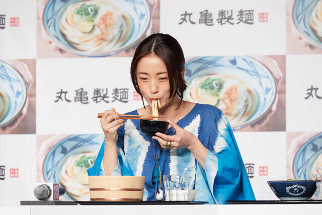 上戸彩、家族で丸亀製麺のファンに「埼玉限定の『肉汁ぶっかけうどん』がめちゃくちゃおいしい！」