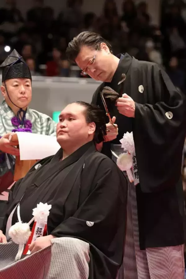 「元横綱・照ノ富士が堂々引退！　白鵬はじめ、各界の著名人が駆け付けた断髪式の様子を現地レポート」の画像