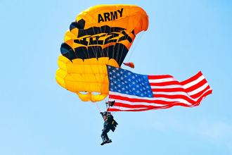 米軍が児童館に無断侵入し、落下したパラシュート機材を回収...。繰り返される越権行為と懸念を表明するだけの日本政府