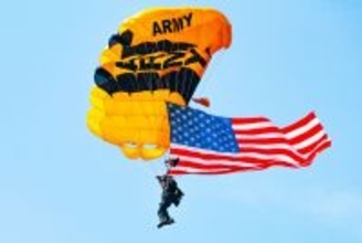 米軍が児童館に無断侵入し、落下したパラシュート機材を回収...。繰り返される越権行為と懸念を表明するだけの日本政府