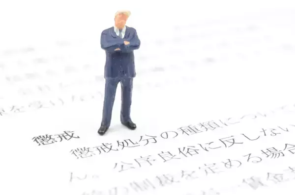 「【ビジネスマン600人に緊急アンケート】「過去のいじめを今断罪する」のはアリかナシか？ 「若手時代にいじめに遭った」人は約4割！　そのうち8割近くが今も根に持っていることが判明!!」の画像