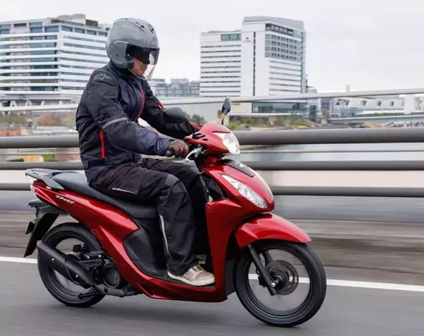 「50cc消滅後の"救世主"の実力を徹底検証！　ホンダの新基準原付3モデルを公道イッキ乗り!!」の画像