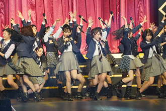AKB48チーム8活動休止コンサート「さよならじゃない、ありがとう」プロデューサー秋元康からのメッセージにメンバー涙