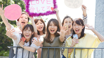 "サナ活"の盛り上がりに党費収入が拡大!?　政治の世界の「推し活」にみる個人崇拝への危惧