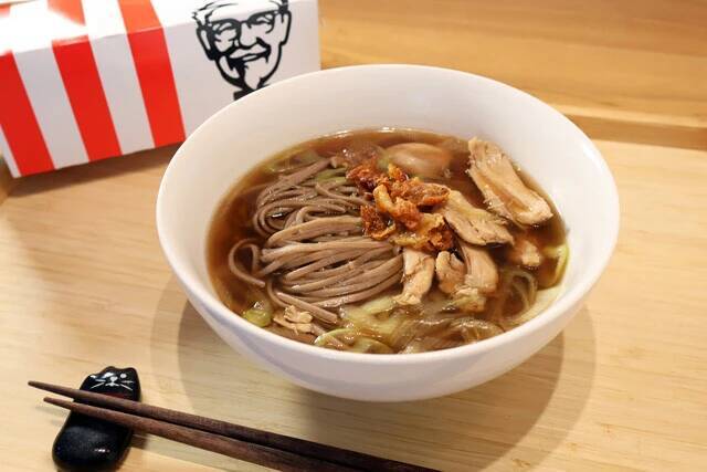 【KFCだしの鶏南蛮】クリスマスと大晦日の定番一挙食い！　KFCオリジナルチキンの骨のだしが濃厚まろやかな激ウマそば＜野島慎一郎のバカレシピ＞