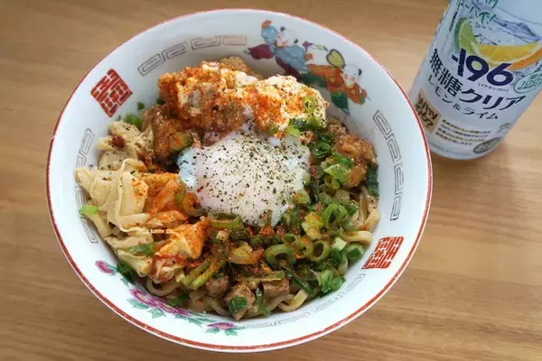 「ファミマ限定「すず鬼監修 スタ満まぜそば」が驚きのクオリティ。トッピングマシマシで食らう！：パリッコ『今週のハマりめし』第239回」の画像