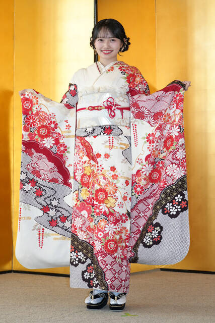 AKB48「二十歳のつどい」開催！ 武道館コンサートで漫才を披露した工藤華純が「コントやる？」新たなメンバーを勧誘