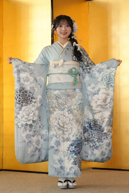 AKB48「二十歳のつどい」開催！ 武道館コンサートで漫才を披露した工藤華純が「コントやる？」新たなメンバーを勧誘