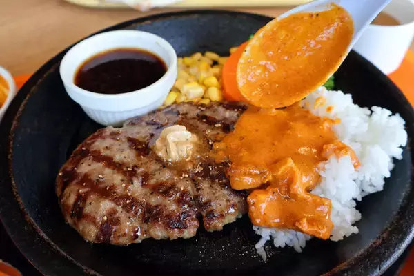 「【フードコート合体飯】フードコートの人気メニューを勝手に合体コラボレーション！　超お手軽フードハックを満喫せよ！＜野島慎一郎のバカレシピ＞」の画像