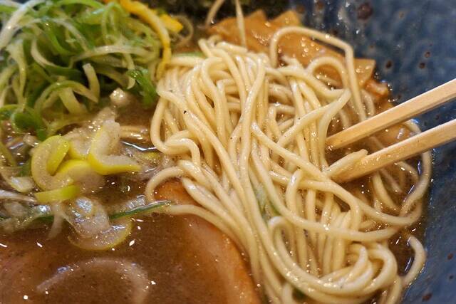【濃厚煮干しらぁめん】名店「麺屋 音」の濃厚なのに上品な極上煮干しラーメンが練馬でも：パリッコ『今週のハマりめし』第237回