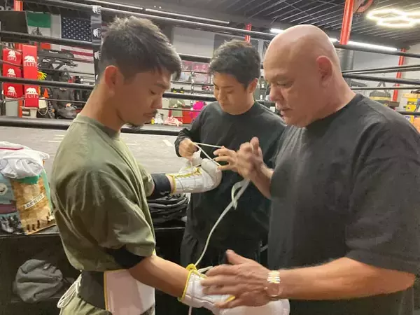 「井上尚弥戦はもう目前。中谷潤人の師・ルディが振り返る、12/27リヤドでのサバイバル」の画像