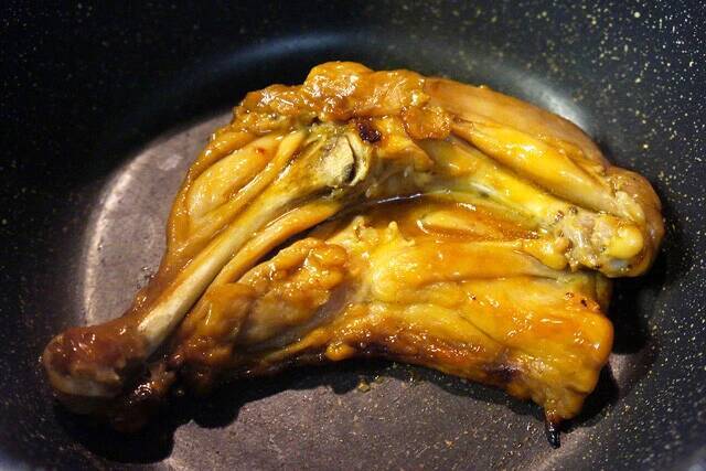 【メリークリスマス丼】この時期だけの密かな楽しみ。スーパーのローストチキンで作る「メリークリスマス丼」の嬉しさが、サンタさんからのプレゼント級：パリッコ『今週のハマりめし』第218回