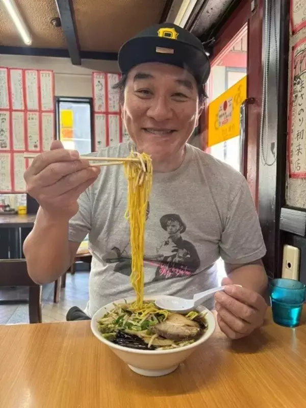 「【ピエール瀧の「萌え萌やしソバ探訪録」】16杯目「瀧の来店を詐欺かと疑っていた広島県の名店は、どんぶりが当たりつき!?」」の画像