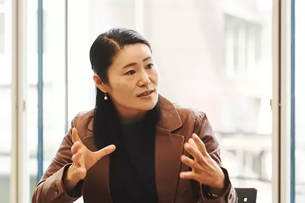 アサド政権崩壊から1年――。シリア難民の妻となった写真家が見た現地のリアルな空気