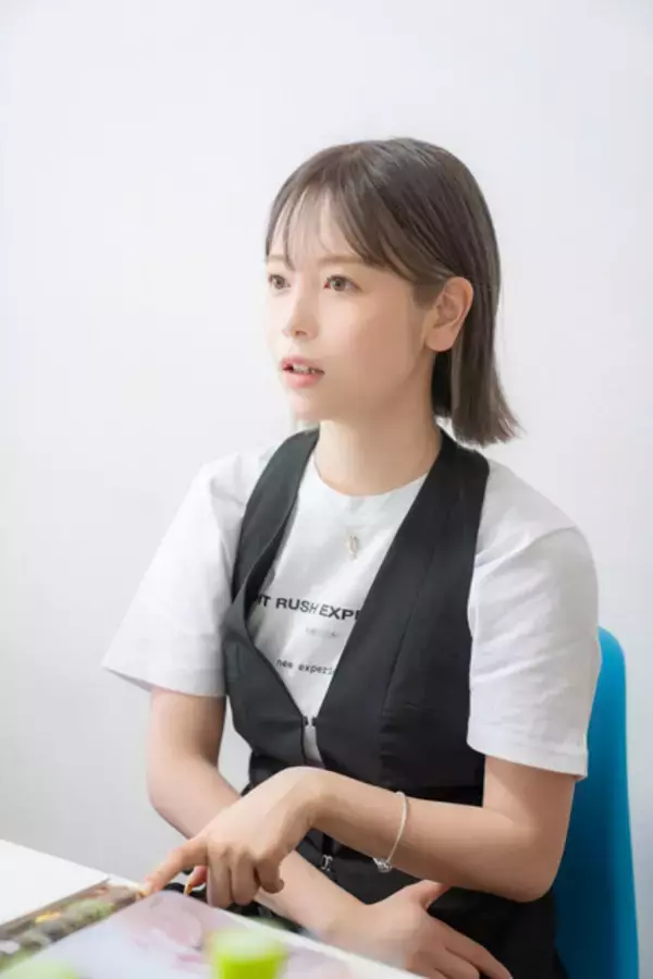 「サロモ界のトップランナー・緑川春菜が語る初グラビアの記憶「私、めっちゃ可愛いじゃん、イケてるじゃん！」って思っちゃいました（笑）」」の画像