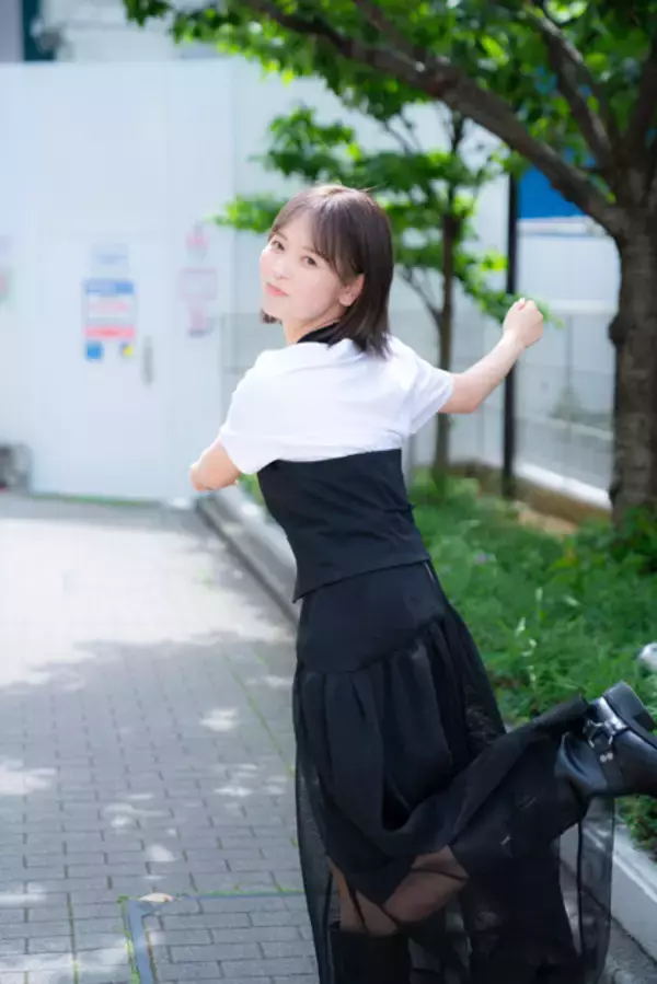 「サロモ界のトップランナー・緑川春菜が語る初グラビアの記憶「私、めっちゃ可愛いじゃん、イケてるじゃん！」って思っちゃいました（笑）」」の画像