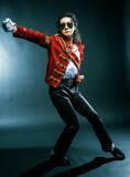 「MJ（マイケル・ジャクソン）完コピに人生を賭けた芸人、マイコーりょうが語り尽くすMJの偉大さとモノマネ裏話「ジャニーズでマイケルのダンスが一番うまかったのは......」」の画像1