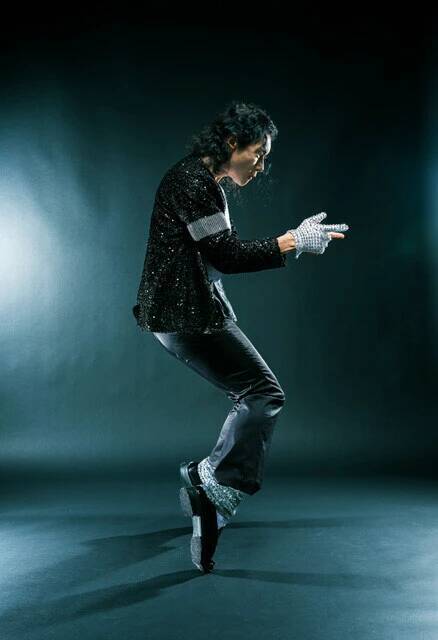 MJ（マイケル・ジャクソン）完コピに人生を賭けた芸人、マイコーりょうが語り尽くすMJの偉大さとモノマネ裏話「ジャニーズでマイケルのダンスが一番うまかったのは......」