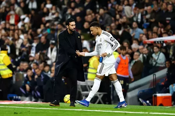 「常勝軍団レアル・マドリードが崩壊。シャビ率いた首脳陣と選手の間で何が起きたのか」の画像