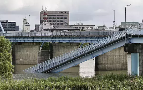 「必読!!　巨大地震発生時のクルマ＆バイク緊急対応術を徹底解説」の画像