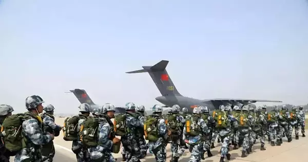 「「中国海軍と中国の2000隻民間漁船が宮古海峡を封鎖、先島諸島に侵攻!?」そのとき日本はどうする？」の画像