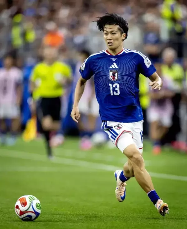 「【サッカー日本代表「2030年最強論」】4年後はさらに進化した「佐野海舟（29歳）＆鈴木彩艶（27歳）」が軸になる！」の画像
