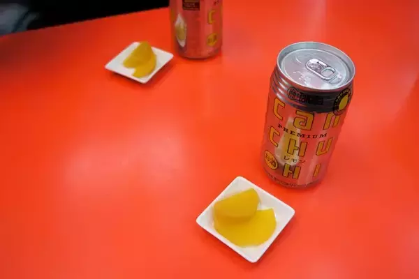 「【辛極らうめん】優しいうどんを求めていたはずが......大阪の立ち食い店で朝からすする、旨辛の度が過ぎる衝撃ラーメン：パリッコ『今週のハマりめし』第225回」の画像